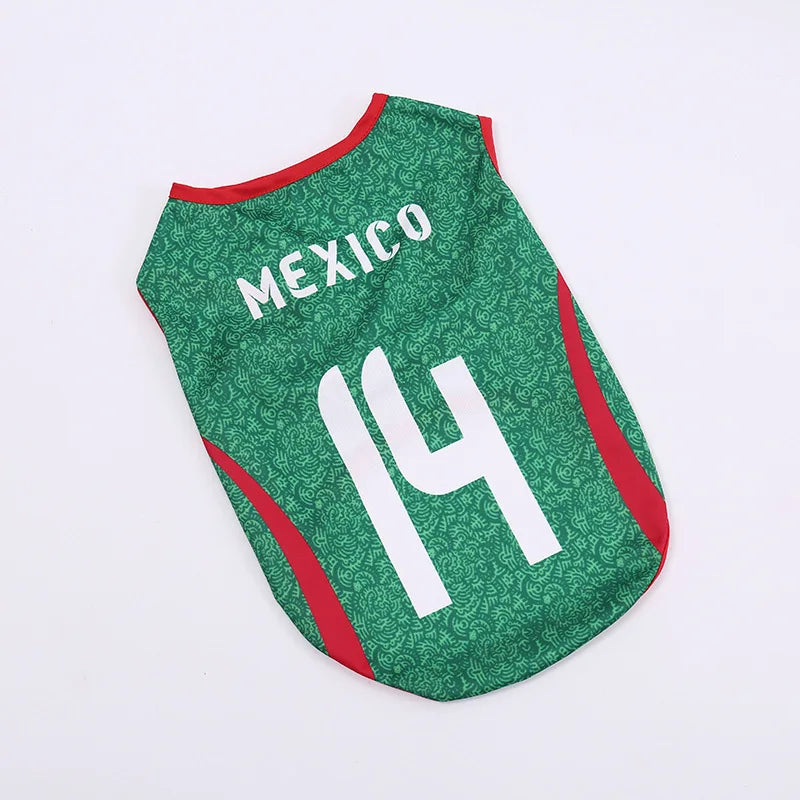 Maillot multi-nations pour chien — porté en extérieur